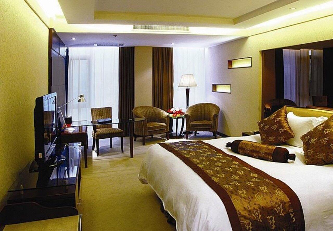Crystal Island Club Hotel Шанхай Екстериор снимка