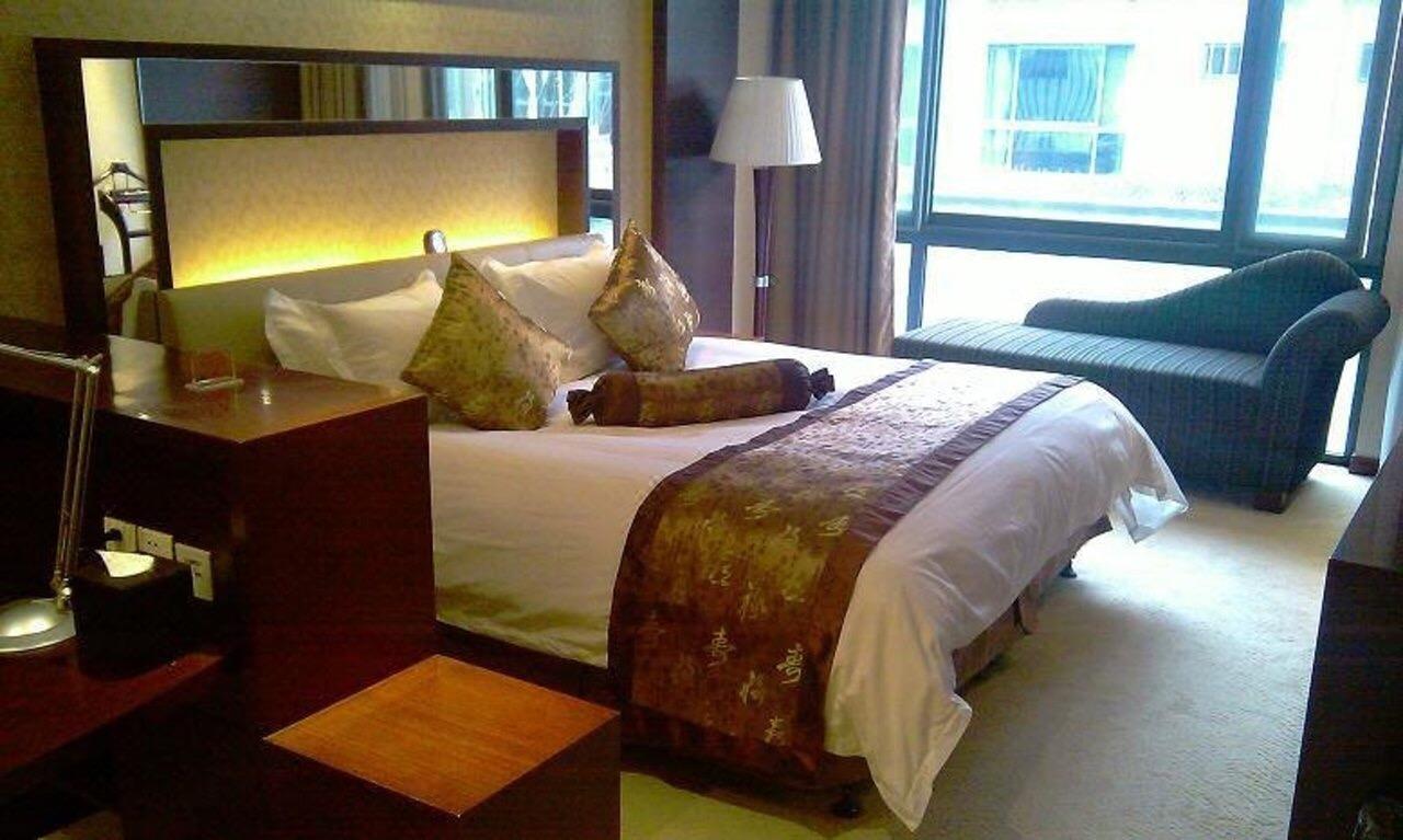 Crystal Island Club Hotel Шанхай Екстериор снимка