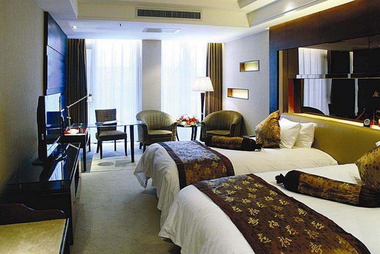 Crystal Island Club Hotel Шанхай Екстериор снимка