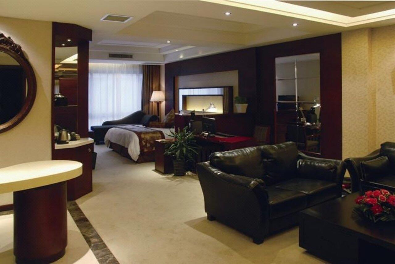 Crystal Island Club Hotel Шанхай Екстериор снимка