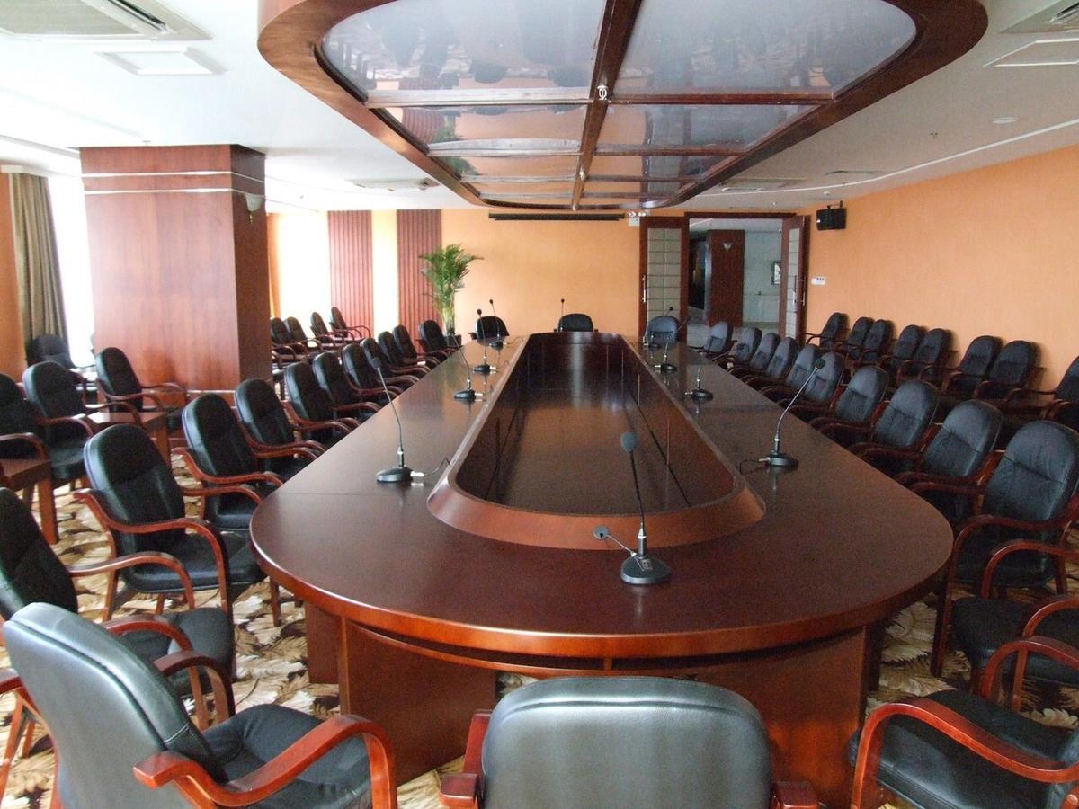 Crystal Island Club Hotel Шанхай Екстериор снимка