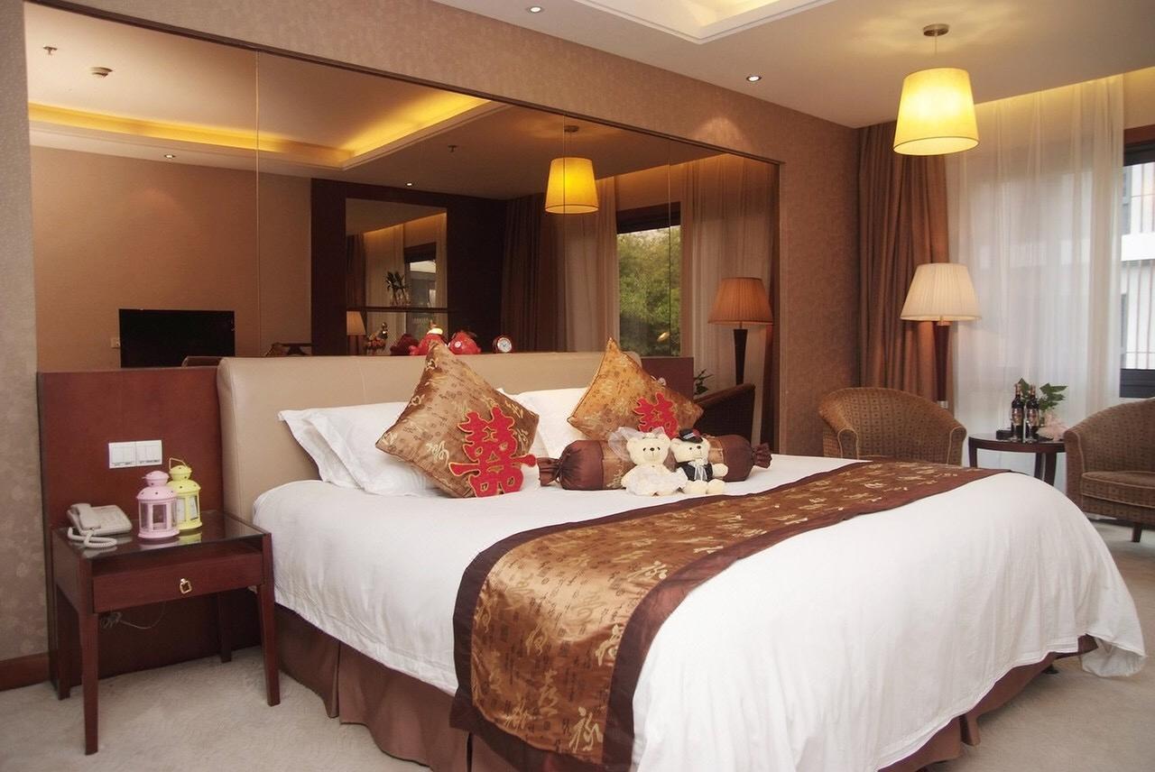 Crystal Island Club Hotel Шанхай Екстериор снимка