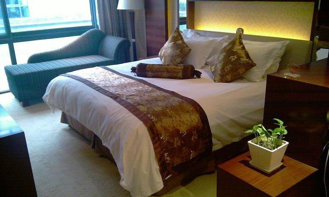Crystal Island Club Hotel Шанхай Екстериор снимка
