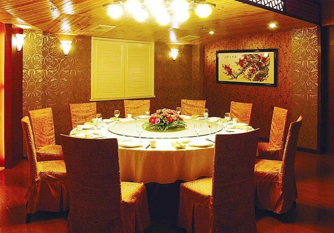 Crystal Island Club Hotel Шанхай Екстериор снимка